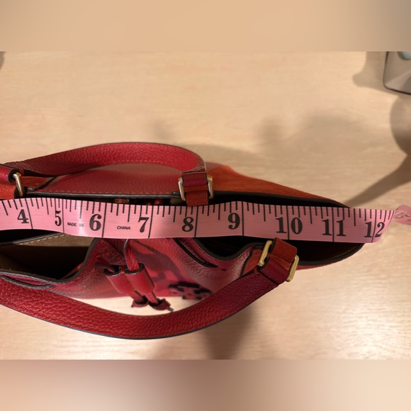 Tory Burch McGraw Mini Dragonfly Leather Tote in Tory Red. - Picture 6 of 9